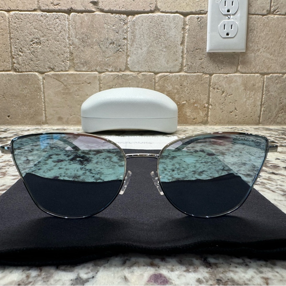 ✨ Brand New Michael Kors OUTER BANKS SILVER MIRROR Sunglasses 🕶️ ✨